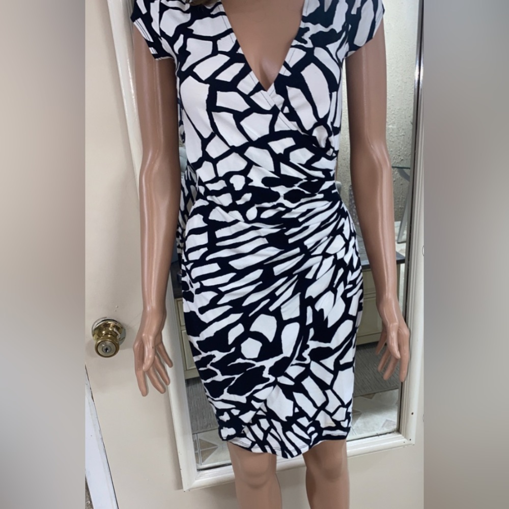 Cashe stylish hem knee length Bodycon Geometric V- neck dress. Size S.